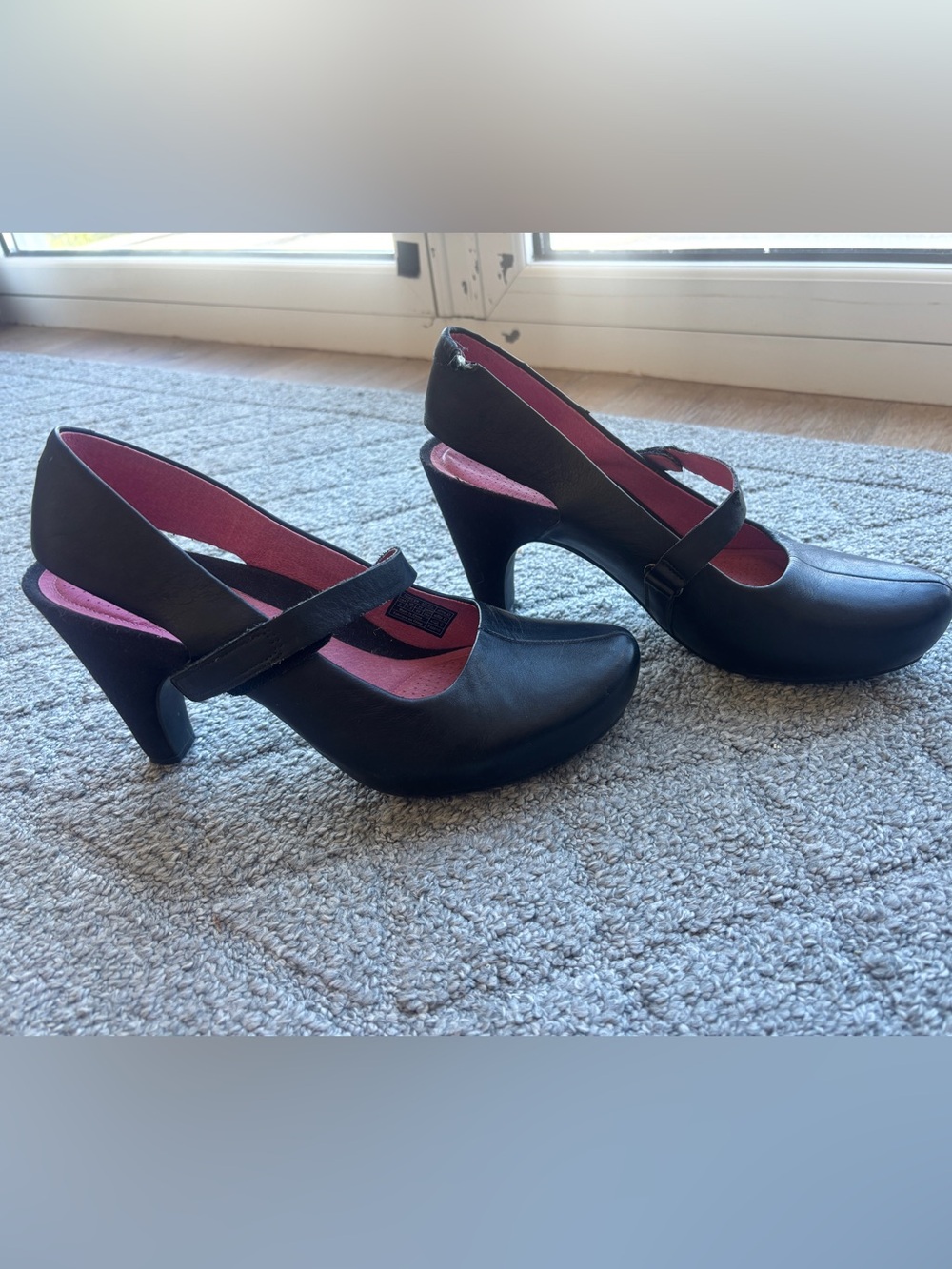 Tsubo Black Mary Jane Heels with Pink Interior
